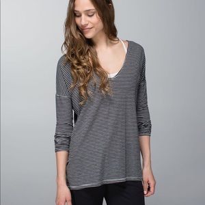 Lululemon Flip Your Dog Long Sleeve size 8